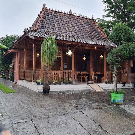 Super Oyo Collection O 90265 Cempoko Mulyo Homestay Syariah Tugu Екстер'єр фото