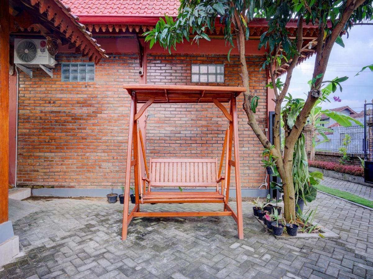 Super Oyo Collection O 90265 Cempoko Mulyo Homestay Syariah Tugu Екстер'єр фото