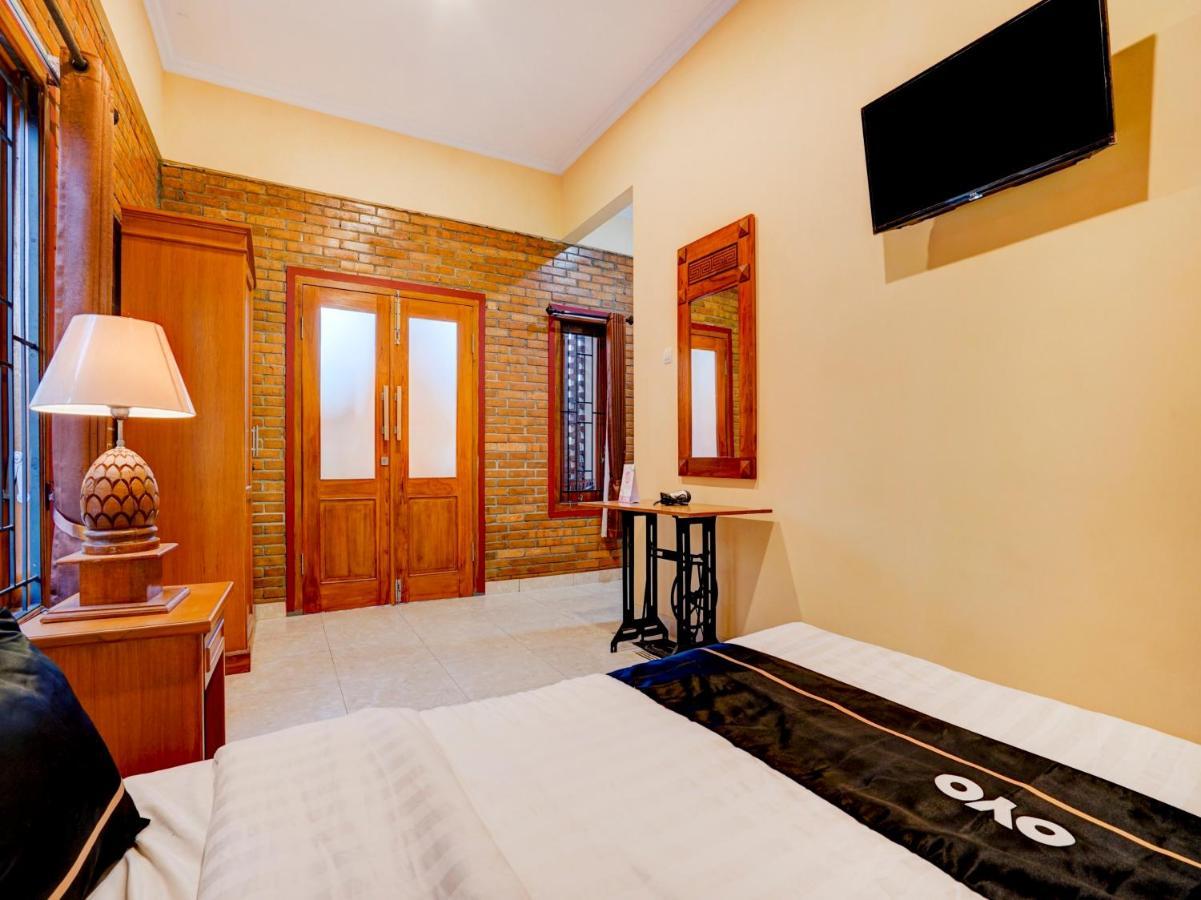 Super Oyo Collection O 90265 Cempoko Mulyo Homestay Syariah Tugu Екстер'єр фото