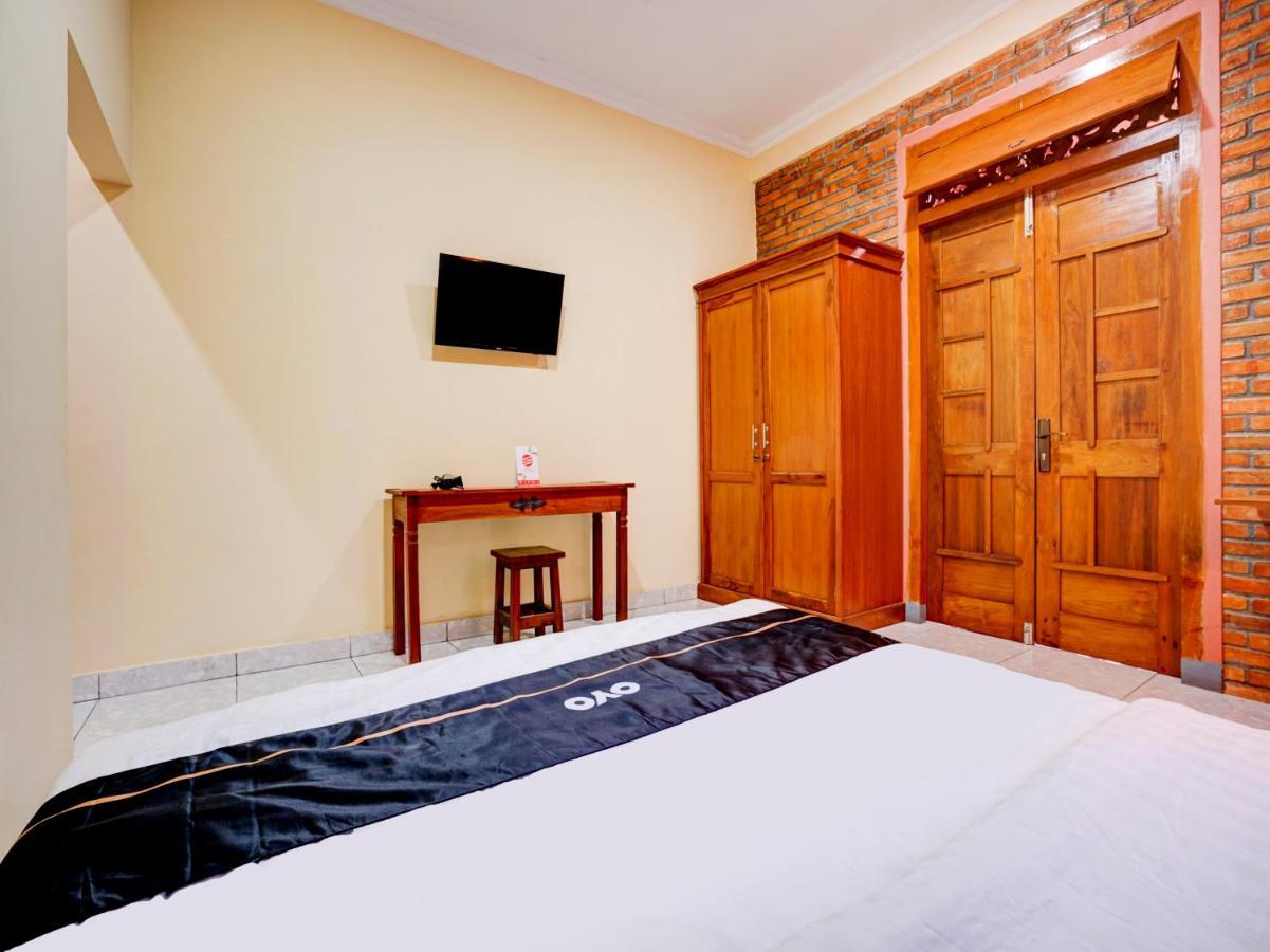 Super Oyo Collection O 90265 Cempoko Mulyo Homestay Syariah Tugu Екстер'єр фото