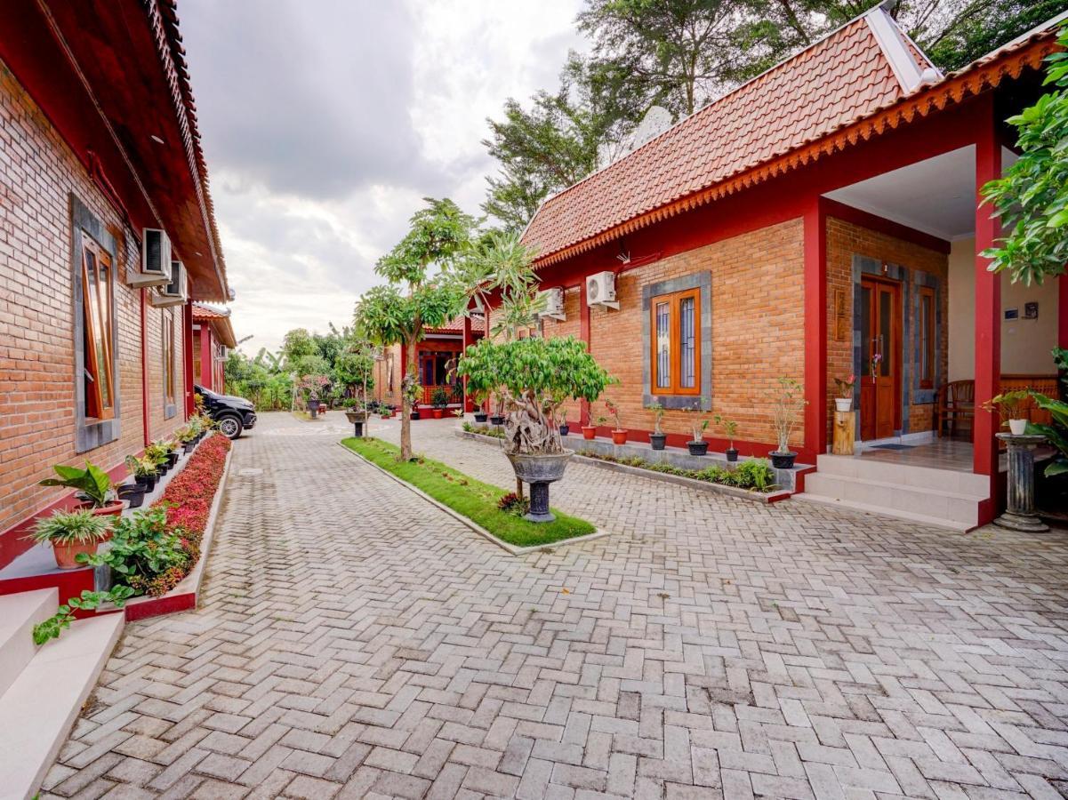 Super Oyo Collection O 90265 Cempoko Mulyo Homestay Syariah Tugu Екстер'єр фото