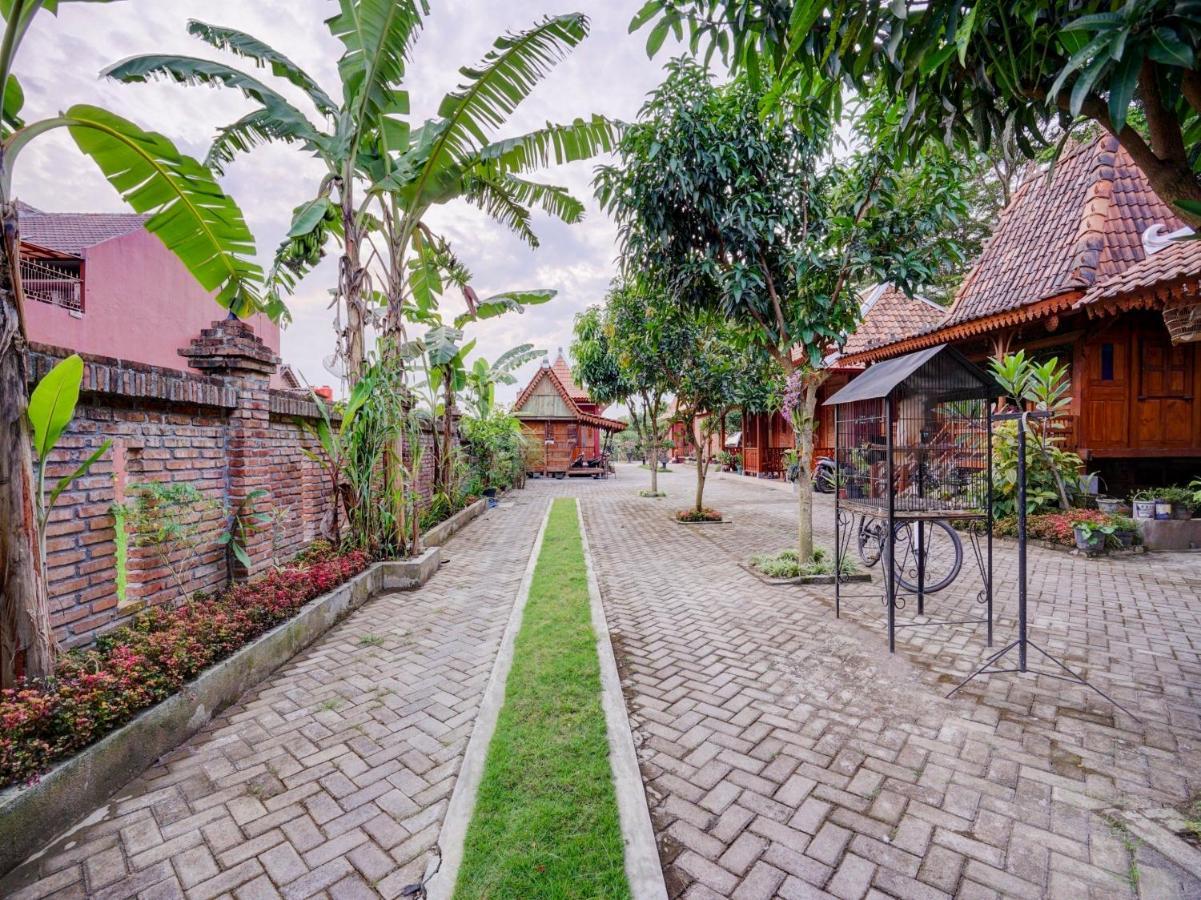 Super Oyo Collection O 90265 Cempoko Mulyo Homestay Syariah Tugu Екстер'єр фото